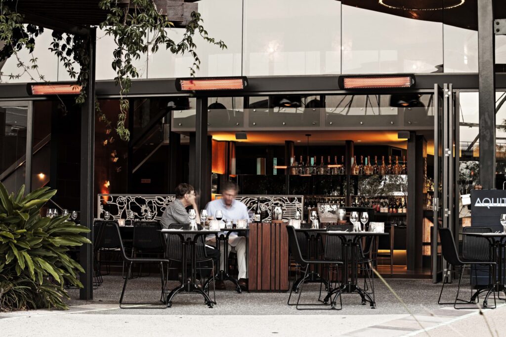 Radiateur électrique d’extérieur dans un restaurant de Brisbane